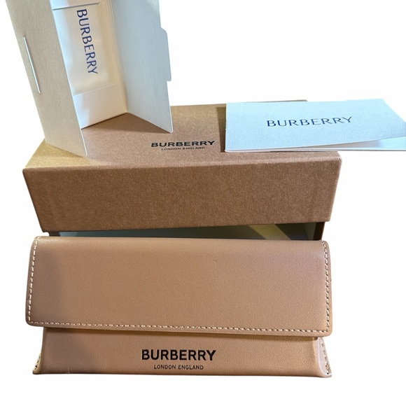 NWT Burberry Men’s BE4475U Matte Green Sunglasses – 3D Check Detail - Picture 5 of 6